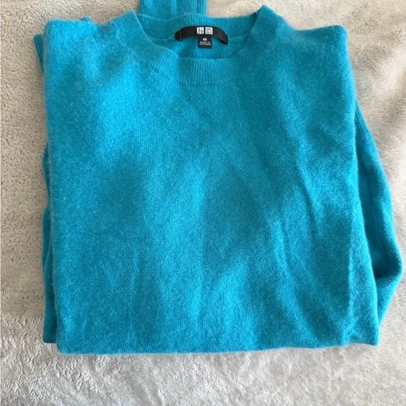 Uniqlo WoMen's Vibrant Blue Crewneck Sweater - Picture 3 of 9